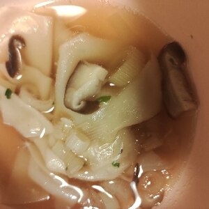 椎茸と白ネギのワンタンのスープ